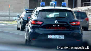 Inseguimento alla Pisana, scappa e finisce con la scooter contro un muro