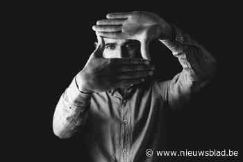 Inwoners laten zich fotograferen om kansarme kinderen te helpen: “Zo kunnen ze mee op bosklassen”