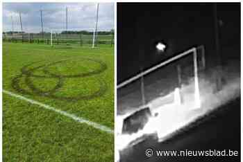 Vandalen draaien met auto donuts op terrein voetbalclub VW Gijzel-Oosterzele: “Triestig, want onze centen, bloed, zweet en tranen zitten erin”