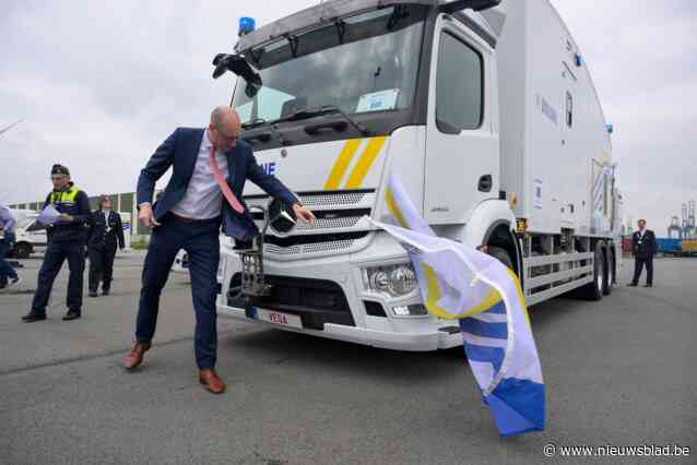 “Afschrikmiddel tegen internationale drugscriminelen”: Drie nieuwe mobiele scanners ingehuldigd in Antwerpse haven