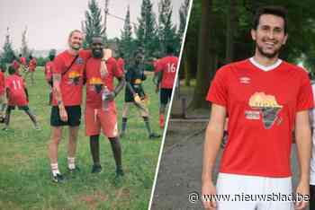 Duo bezoekt al lopend alle Premier League-stadions in Engeland om voetbalvelden in Afrika te bouwen