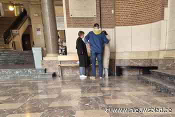 Vrouw riskeert celstraf voor aanval op 15-jarig meisje: “Ze trok haar haren uit”