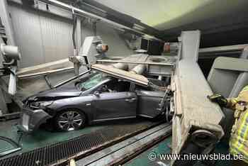 Vrouw gewond nadat ze gas geeft in carwash: “Dit is ons levenswerk”