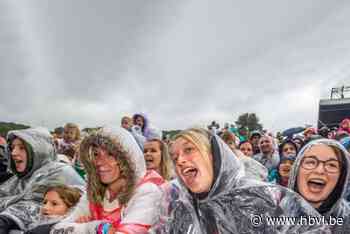 Na kletsnatte editie vorig jaar kiest Paal op stelten nu voor grote festivaltent