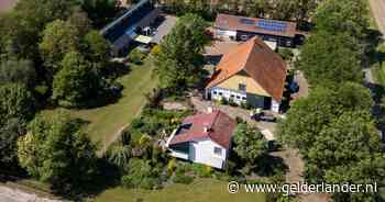 Rémon plaatst verborgen camera bij zorgboerderij en ziet hoe zijn moeder ‘aan lot wordt overgelaten’