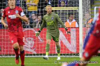 Kasper Schmeichel komt met opvallende analyse over Brian Riemer: "Dan zou dat niét het geval geweest zijn"