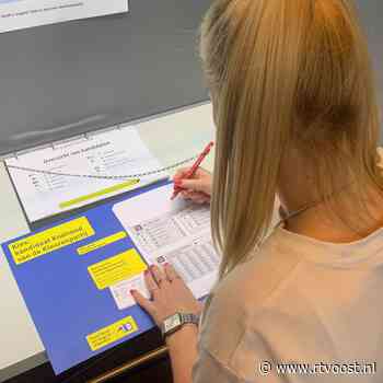 Veel kleiner en minder vaak vouwen: in Borne wordt het nieuwe stembiljet getest