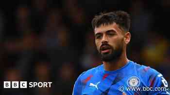 Southam-Hales signs new one-year deal at Stockport