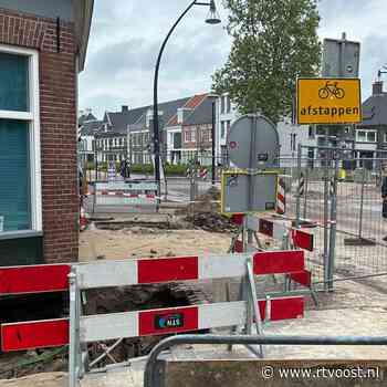 Fundering stort in door gesprongen waterleiding in Zwolle, huis onbewoonbaar