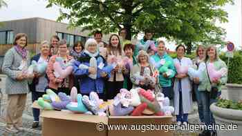 Der Frauenbund näht Herzkissen für das Brustzentrum am Klinikum