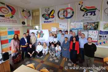 Zuid-Afrikaanse ambassadrice ontdekt Roeselare, bezoek aan Burgerschool mag daarbij niet ontbreken: “Hebben al 23 jaar een uitwisselingsproject”