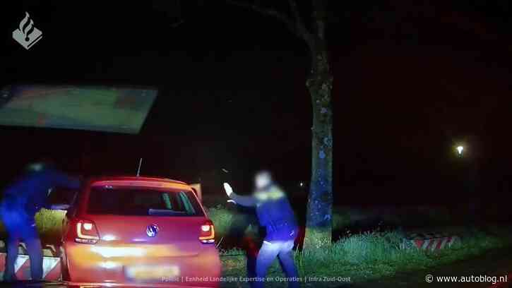 Video: Politieachtervolging: samen uit, in je eentje naar huis!