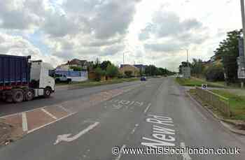 New Road, Rainham arrest: Man with knife and drugs held by police