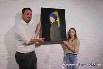 Clarisse (12) is met haar eigen parel jongste kunstenares met eigen werk in museum