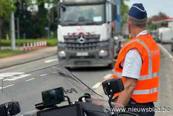 Politie laat 133 rijbewijzen intrekken voor afleiding tijdens rijden