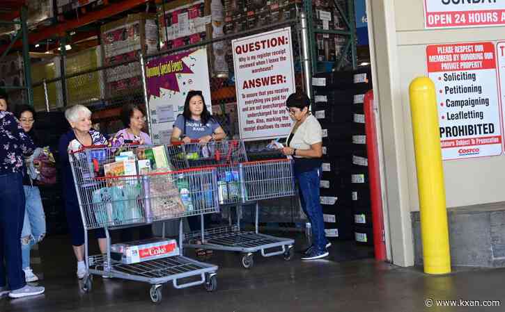 Are Texas shoppers legally required to stop for receipt checkers at store exits?