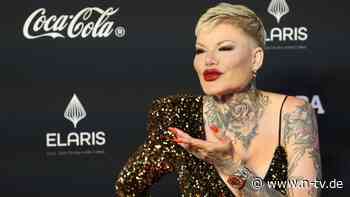 Zeigte sie den Hitlergruß?: Melanie Müller wird der Prozess gemacht