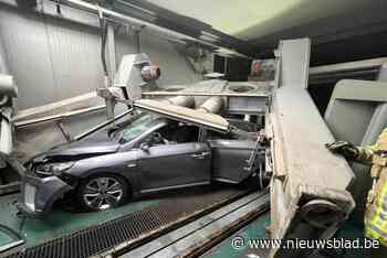 Uitbaters in zak en as nadat vrouw wasstraat per ongeluk vernielt: “Nochtans een vaste klant”