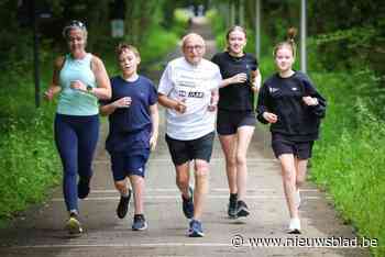 Opa Jo (80) staat met acht (klein)kinderen aan de start van Bilzen Run: “Een marathon hebben we uit zijn hoofd gepraat”