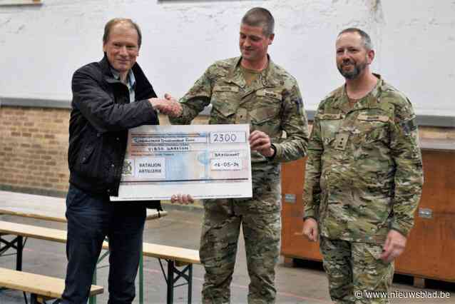 VIBSO krijgt mooie cheque van Bataljon Artillerie