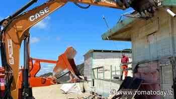 Capocotta, demolito il chiosco del “Settimo cielo”: pronto il nuovo bando