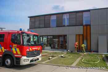 Isolatie van tandartspraktijk vat vuur door onkruidbrander