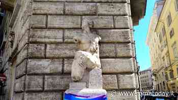 Pasquino dà la sveglia a Gualtieri sulla pace: “A Robbè, nun fa er paravento”