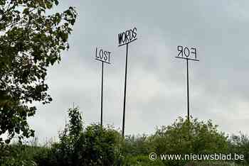 Na stormschade heeft kunstwerk ‘Lost for Words’ zijn woorden terug