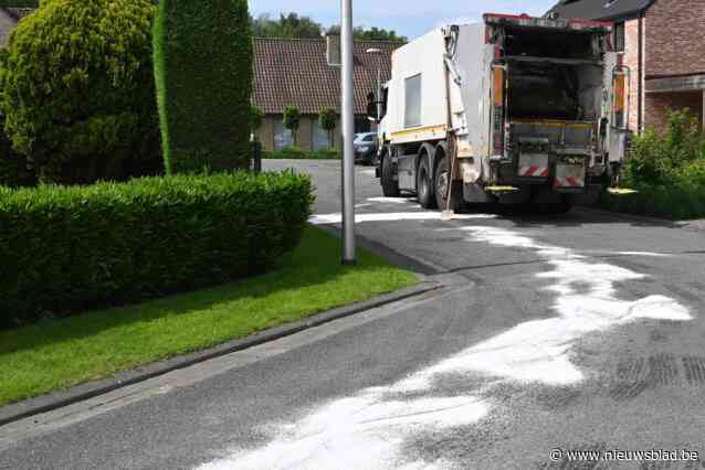 Vuilniswagen trekt oliespoor over meer dan honderd meter