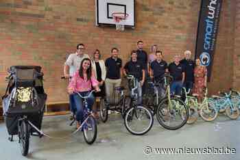 Schenking aangepaste fietsen is ook eerbetoon aan overleden collega