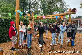 Basisschool De Springplank huldigt ontharde speelplaats met buitenklas in: “Voor als het mooi weer wordt”