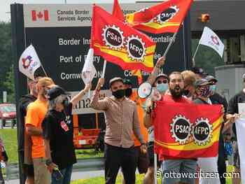 Border services workers vote in favour of strike, government says it's 'unnecessary'