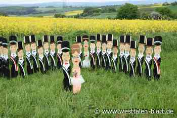 77 Königinnen und Könige schmücken Haarbrück