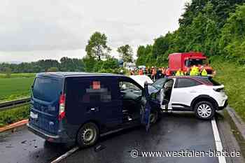 B83 bei Höxter-Stahle: drei Schwerverletzte bei Unfall