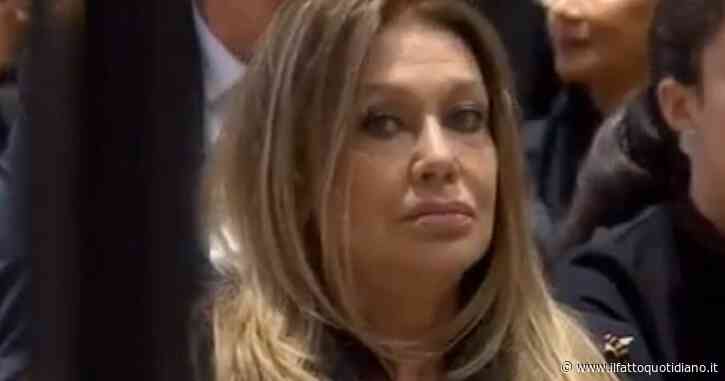 Veronica Lario arriva a un’iniziativa con Cecchi Paone, secondo avvistamento a un evento di Stati Uniti D’Europa