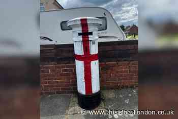 Temple Hill Ruskin Grove: Postboxes painted with Union Jack