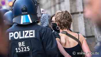 Anweisung "von ganz oben"?: Humboldt-Uni-Leitung und Politik streiten über Räumung