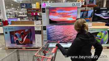 Consumer sentiment fell 10% in May, UMich survey says