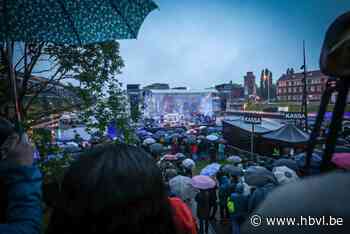 Ruim 2.000 Noordkaapfans trotseren de zondvloed aan de Kanaalkom