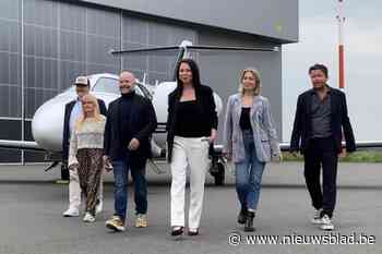 Kristel Verbeke wordt keiharde zakenvrouw in nieuwe zomerkomedie ‘Hoog in de lucht’: “Eindelijk mag ik een keer de bitch spelen”