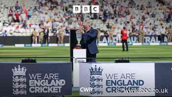 Warwickshire Cricket legend marks 50 years with the club