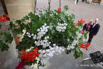 Was die Blumenampeln mit dem Stadtwappen verbindet