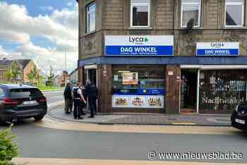 Drie gemaskerde mannen bedreigen uitbater nachtwinkel met messen en legen kassa