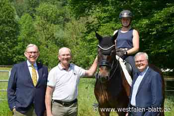 Dressur-Ass reitet beim größten Springturnier der Region