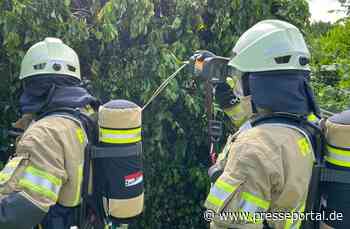 FW Lehrte: Gas-Abflammgerät gegen Unkraut setz Hecke in brand