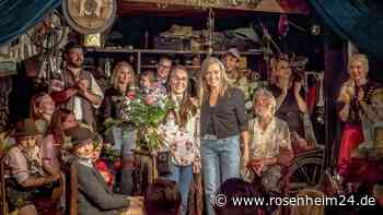 Theaterstück „Himmegugga“ in Riedering feiert die 1500. Aufführung