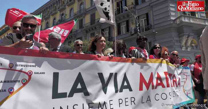 Napoli, migliaia in corteo con la Cgil e contro l’Autonomia differenziata. Landini: “Bisogna unire il Paese, non dividerlo”
