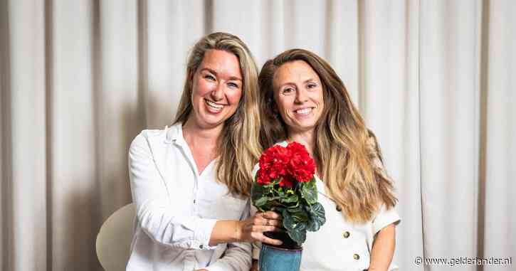 Enny en Ilse brengen 70-plus en jeugd bij elkaar: ‘Haken en bingo? Ouderen kunnen zoveel meer’