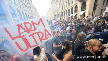 Für billigere Mieten und Raves: Tausende ziehen bei der „Krachparade“ durch München