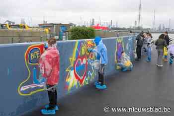 Grafitti-workshop voor jongeren aan waterkering. “Van een grijze naar een levende muur”